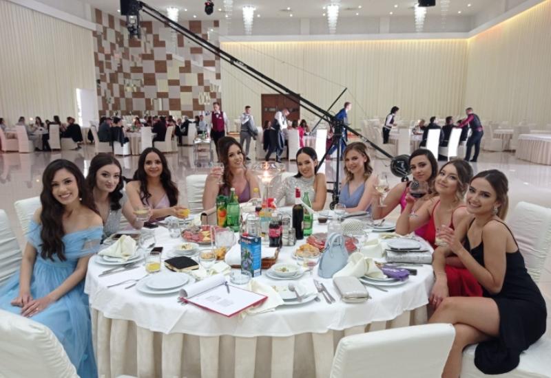 Maturalna zabava u Tomislavgradu - Duvanjski maturanti ipak dobili noć za pamćenje